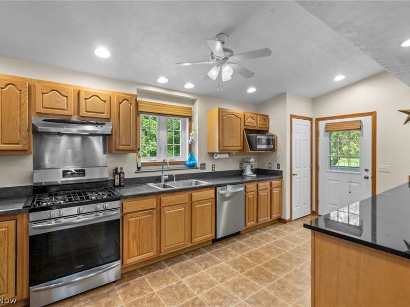 8572 Lake In The Woods Trail, Chagrin Falls, OH 44023 Photo 10