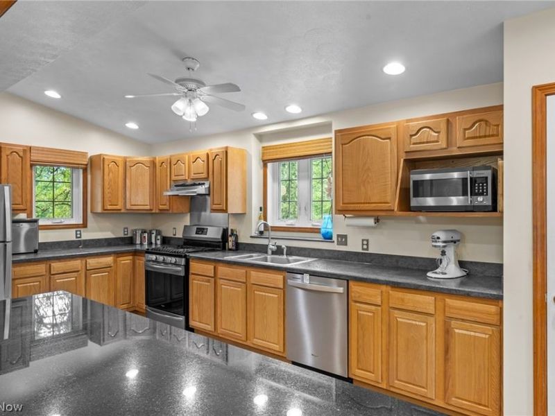 8572 Lake In The Woods Trail, Chagrin Falls, OH 44023 Photo 11
