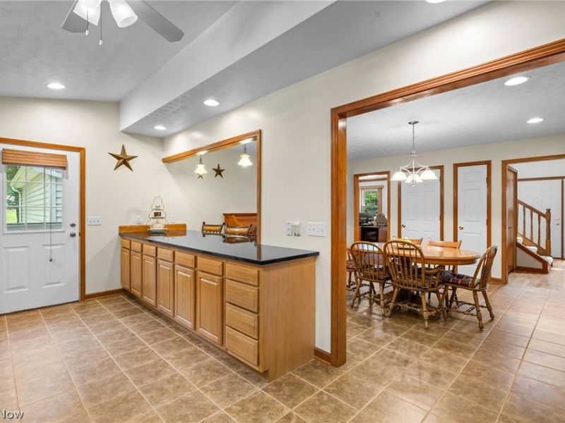 8572 Lake In The Woods Trail, Chagrin Falls, OH 44023 Photo 12