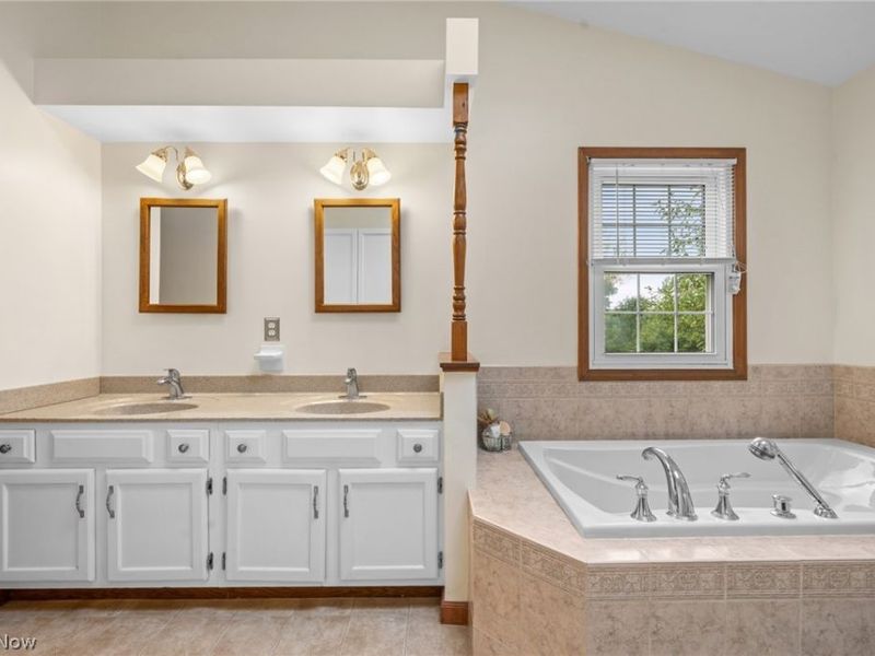 8572 Lake In The Woods Trail, Chagrin Falls, OH 44023 Photo 24