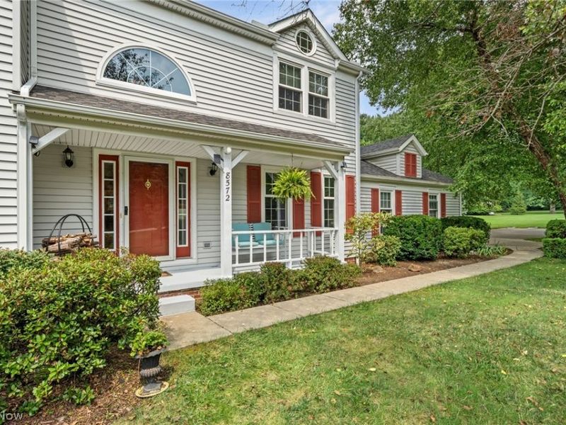8572 Lake In The Woods Trail, Chagrin Falls, OH 44023 Photo 3