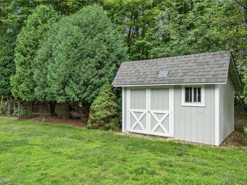 8572 Lake In The Woods Trail, Chagrin Falls, OH 44023 Photo 38