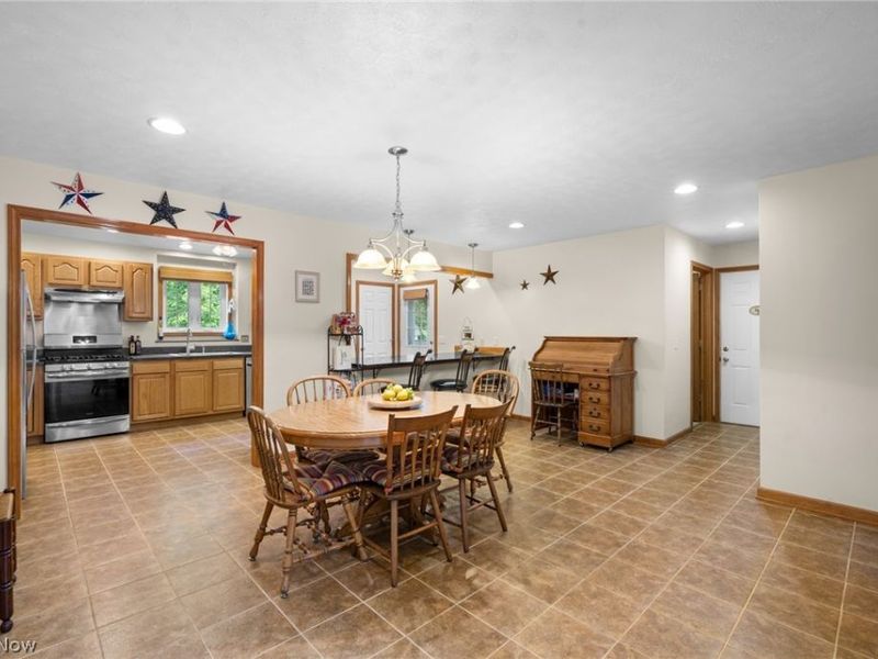 8572 Lake In The Woods Trail, Chagrin Falls, OH 44023 Photo 7