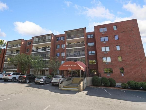 180 Green St, Unit 406, Melrose, MA 02176