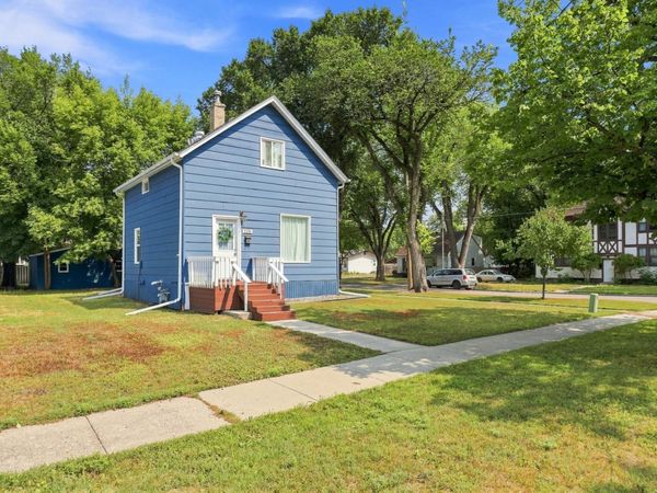 1331 10th Avenue N, Fargo, ND 58102