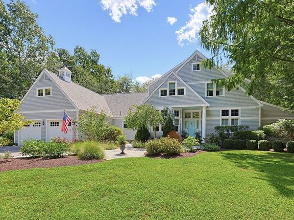 35 Tucker Ln, Dartmouth, MA 02747