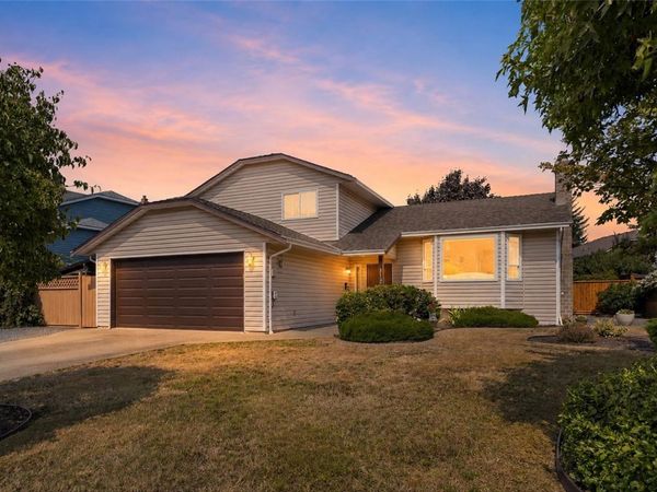 3137 Antrobus Cres , Colwood, BC V9B 5M8