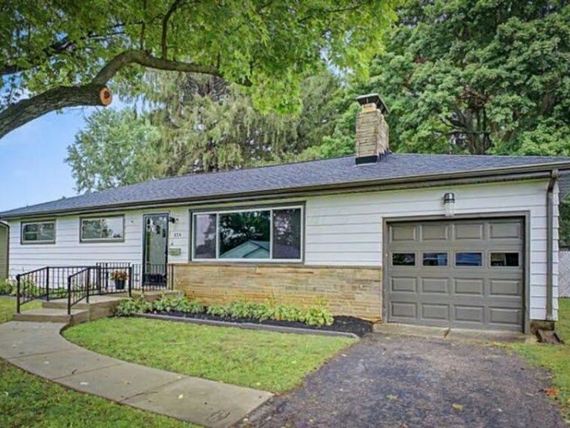 674 Karen Parkway , Newark, OH 43055 Photo 1