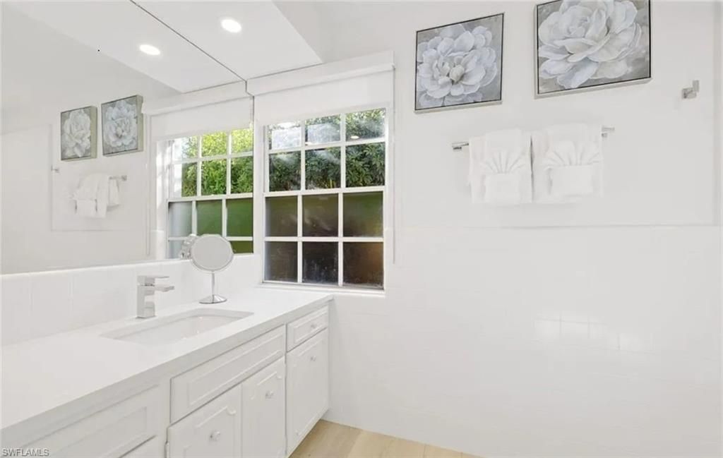 2728 Crayton Rd, Naples, FL 34103 Photo