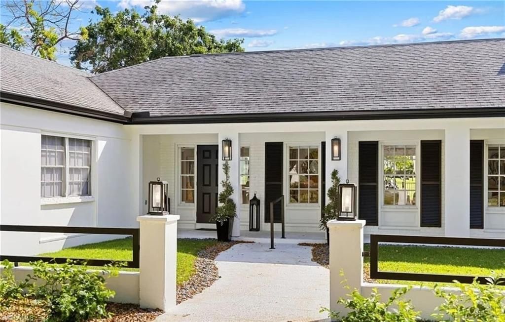 2728 Crayton Rd, Naples, FL 34103 Photo