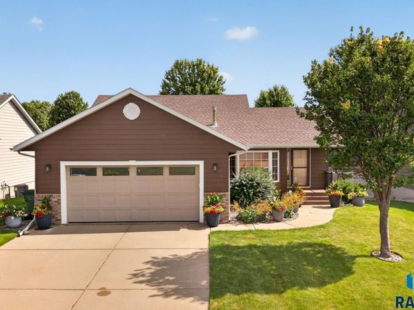 4840 S Samantha Dr, Sioux Falls, SD 57106