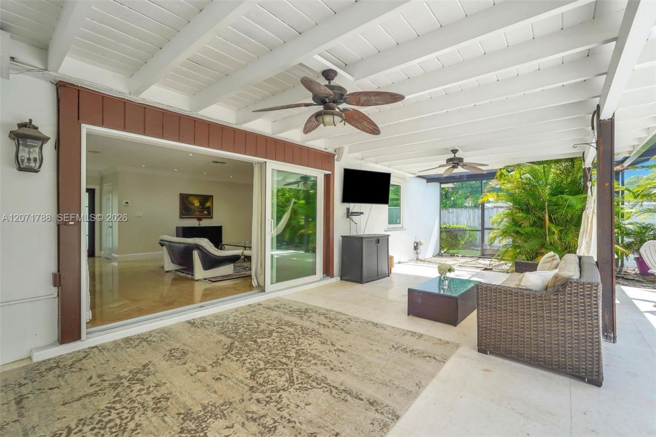 8520 SW 151st Street , Palmetto Bay, FL 33158 Photo