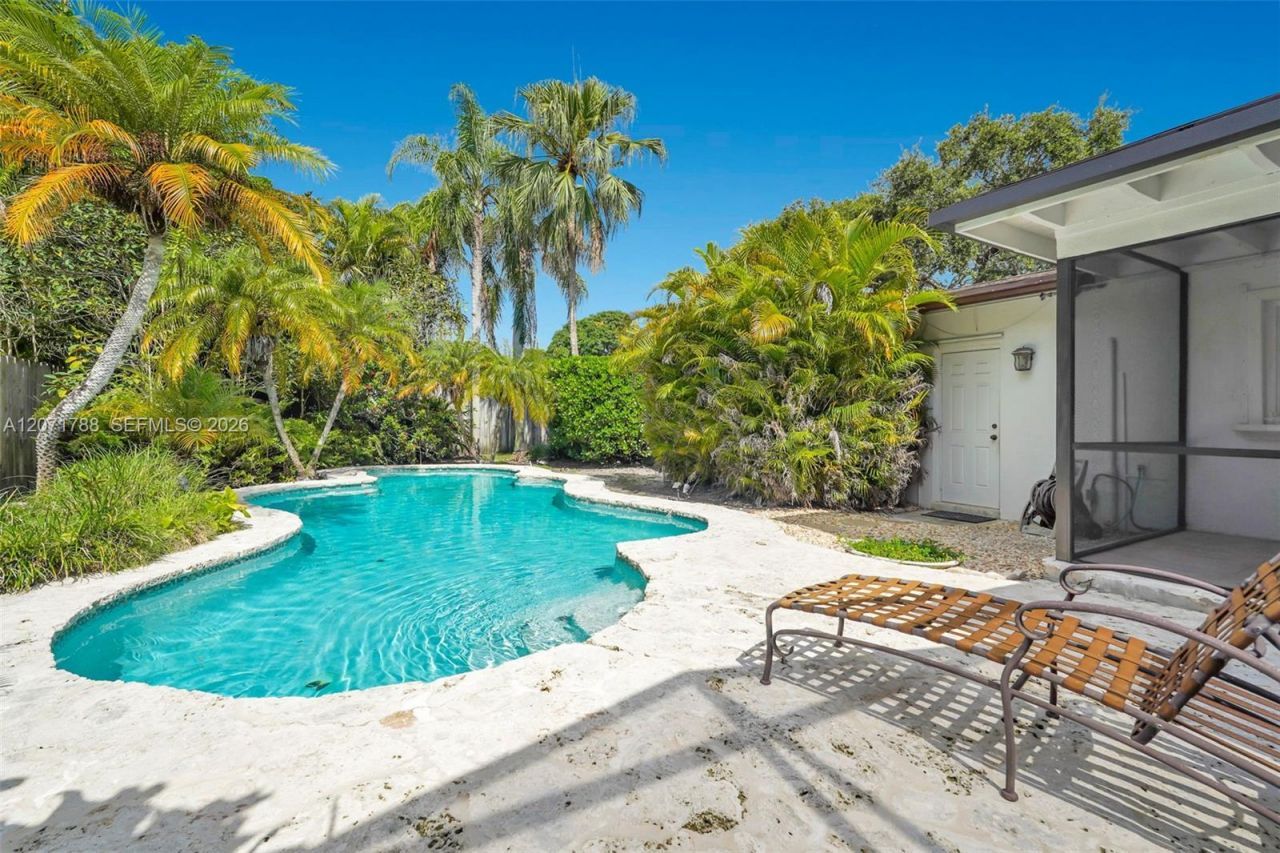 8520 SW 151st Street , Palmetto Bay, FL 33158 Photo