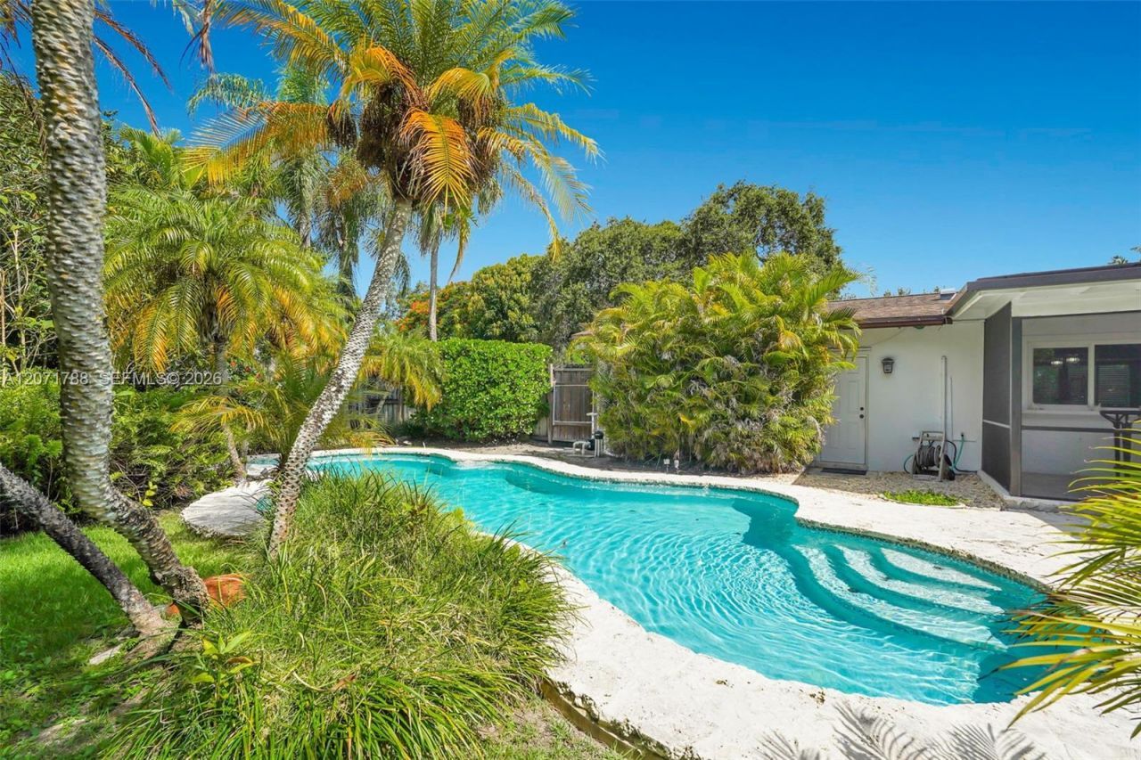 8520 SW 151st Street , Palmetto Bay, FL 33158 Photo