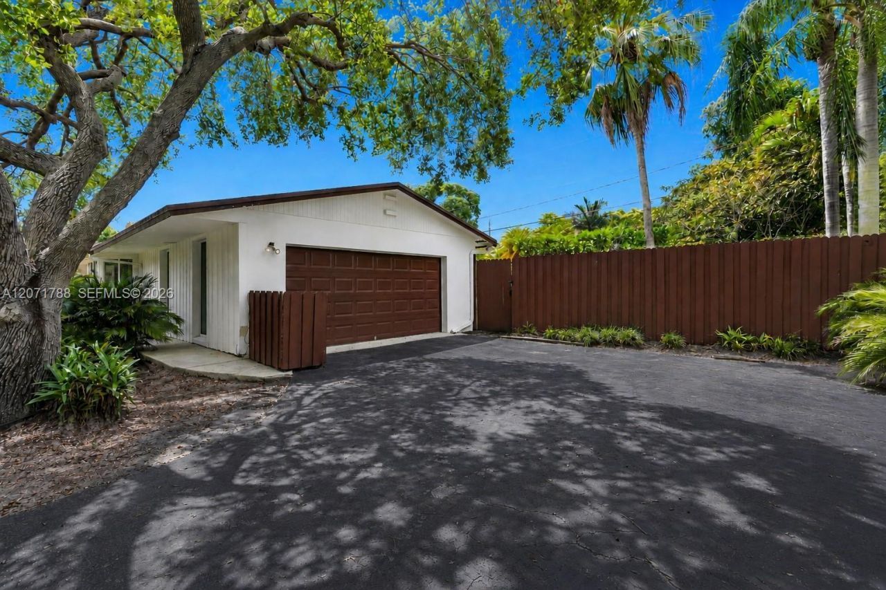 8520 SW 151st Street , Palmetto Bay, FL 33158 Photo