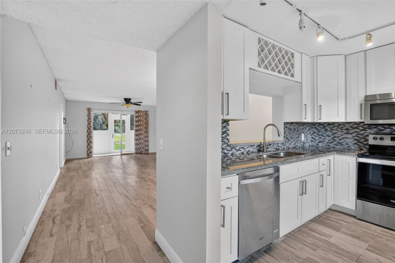900 SW 125th Way , Unit 105R, Pembroke Pines, FL 33027 Photo