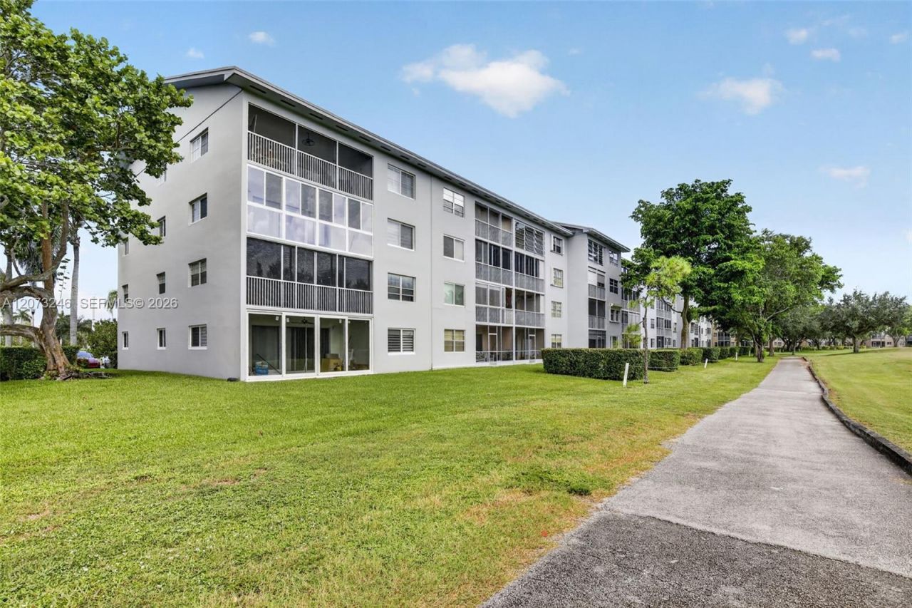 900 SW 125th Way , Unit 105R, Pembroke Pines, FL 33027 Photo