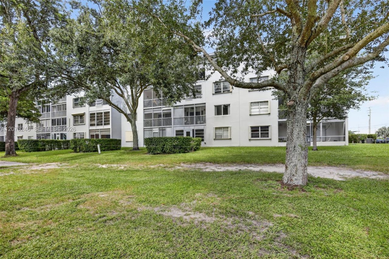 900 SW 125th Way , Unit 105R, Pembroke Pines, FL 33027 Photo