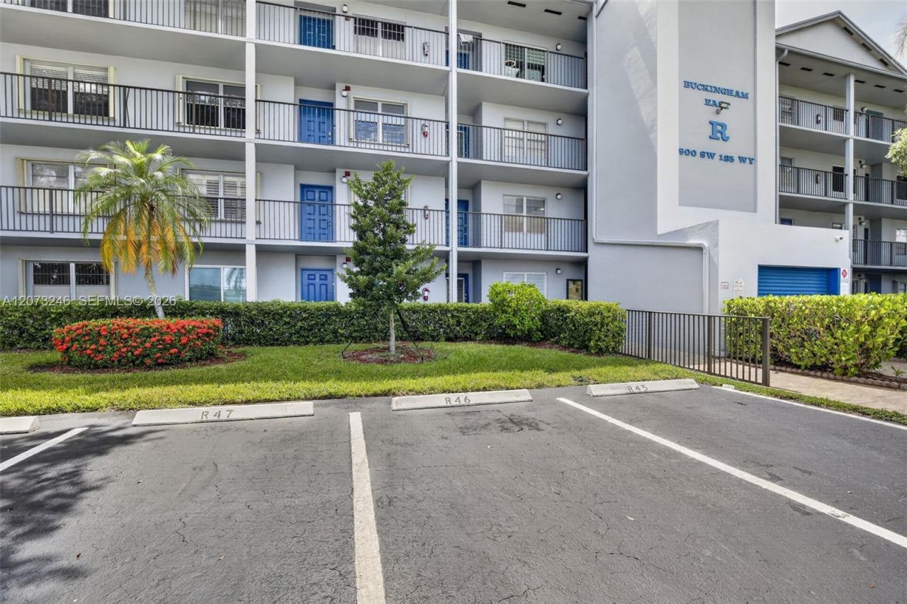 900 SW 125th Way , Unit 105R, Pembroke Pines, FL 33027 Photo