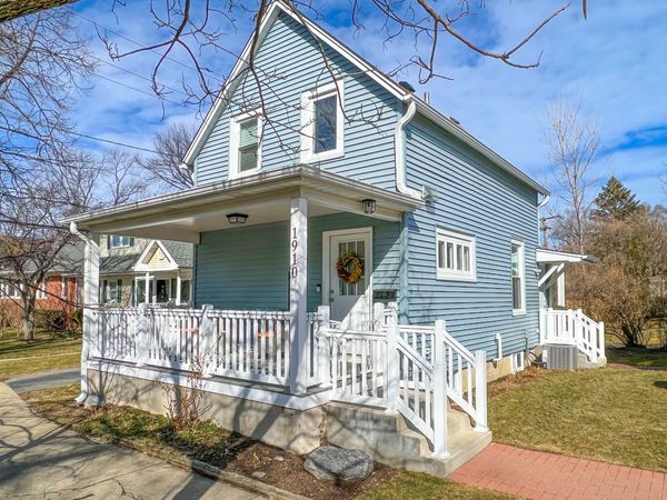 1910 Elmwood Avenue , Wilmette, IL 60091