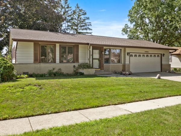 1086 Hickory Lane , Elk Grove Village, IL 60007