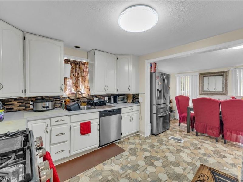 34031 Victor Drive , Eastlake, OH 44095 Photo 18