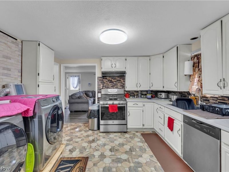 34031 Victor Drive , Eastlake, OH 44095 Photo 19