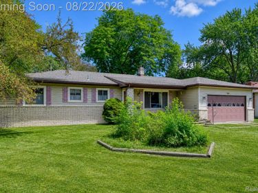 2388 Woodlawn Street, Wolverine Lake Village, Mi 48390