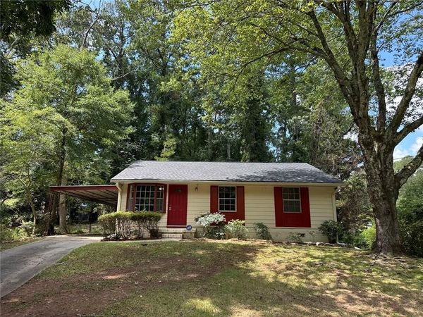 6177 Crestview Lane , Forest Park, GA 30297