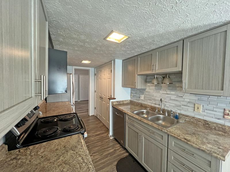 1561 Greens Edge Drive, Florence, KY 41042 Photo 3