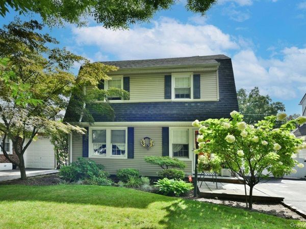 154 Argyle Road, Stewart Manor, NY 11530