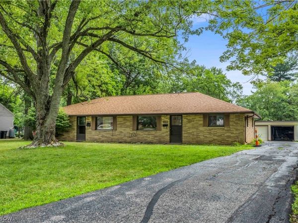 14185 Niagara Drive , Strongsville, OH 44136