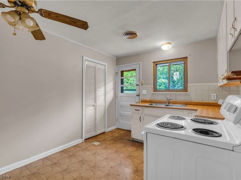 14185 Niagara Drive , Strongsville, OH 44136 Photo 24