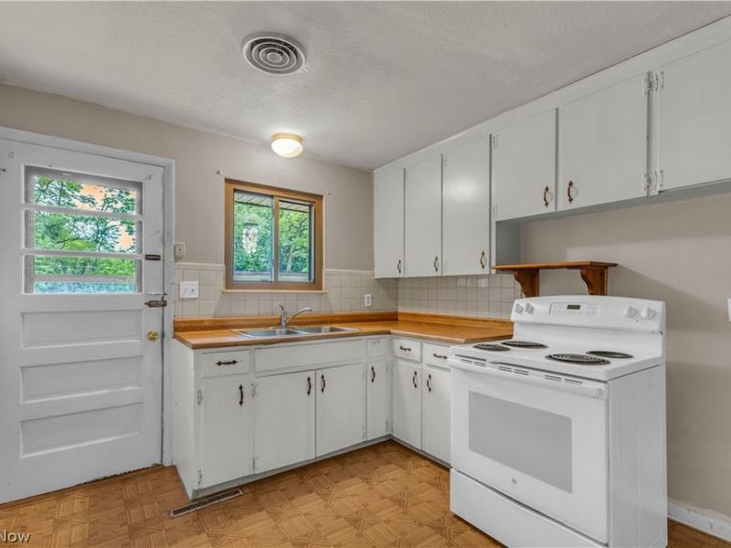 14185 Niagara Drive , Strongsville, OH 44136 Photo 26
