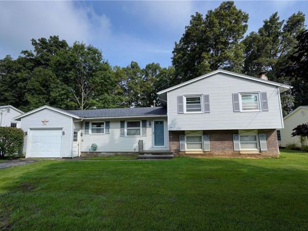 118 Holiday Lane , Canandaigua, NY 14424