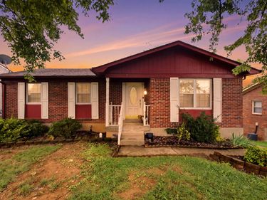 9906 Chapel Hill Road, Louisville, KY 40229