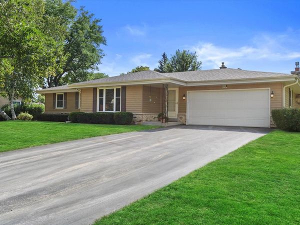 w222n2281 Glenwood LANE, Waukesha, WI 53186