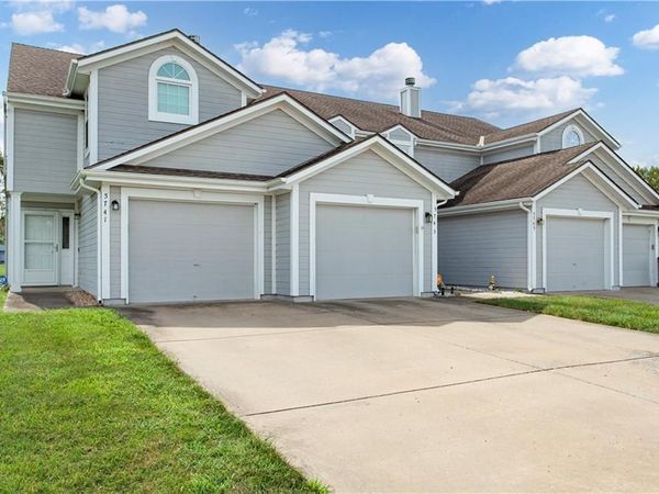 5743 NW PLANTATION Lane, Unit 197-B, Lee's Summit, MO 64064