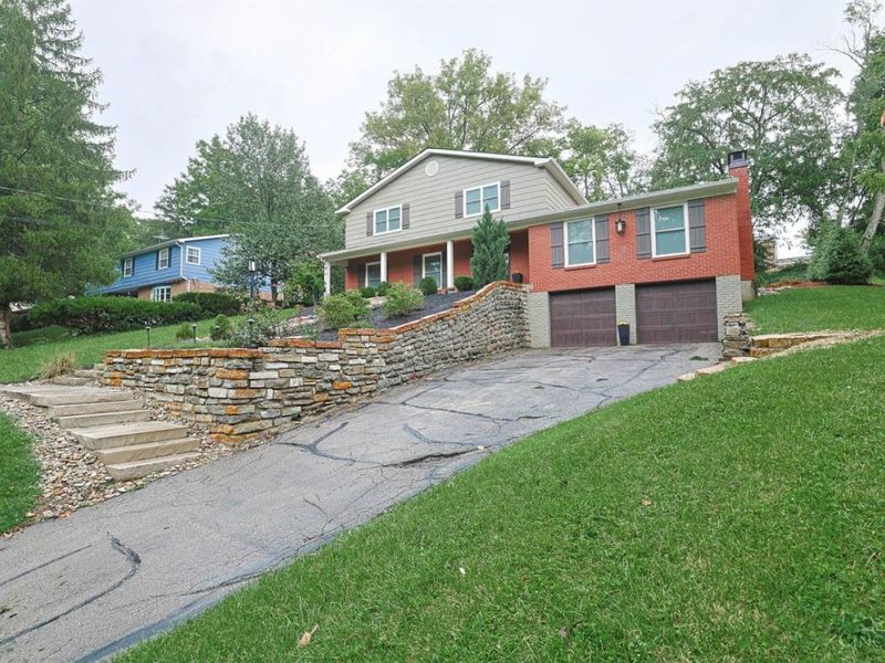 8732 Hollyhock Drive, Springfield Township, OH 45231 Photo 2