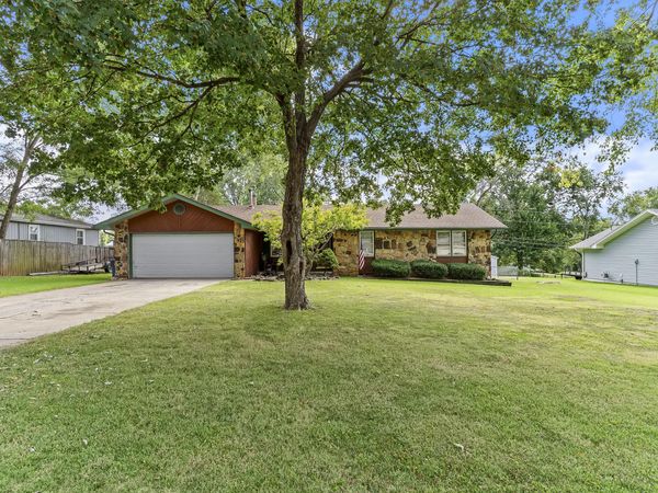 4650 S Holiday Avenue , Springfield, MO 65810