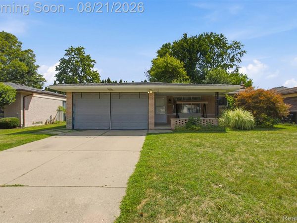 37596 Adrian Drive, Sterling Heights, Mi 48310