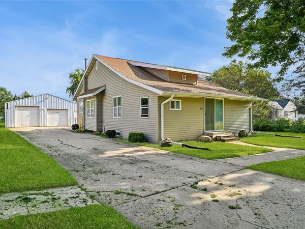 618 E Maple Street, Central City, IA 52214
