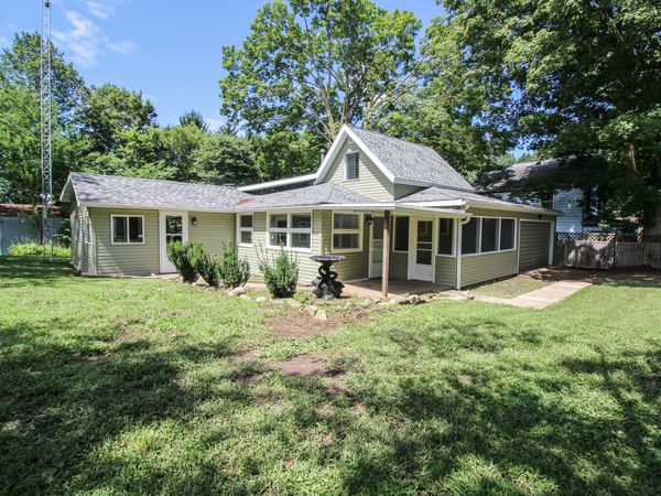58552 Prairie Street, Cassopolis, MI 49031