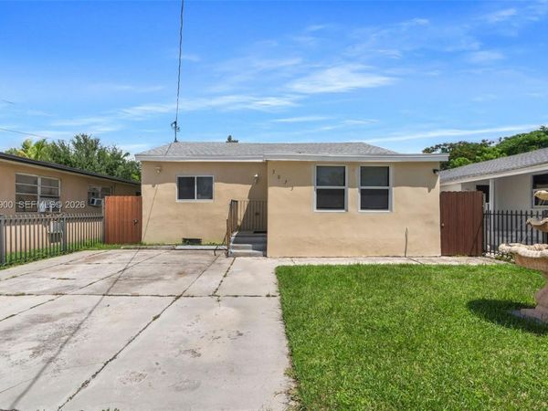 3073 NW 59th St , Miami, FL 33142