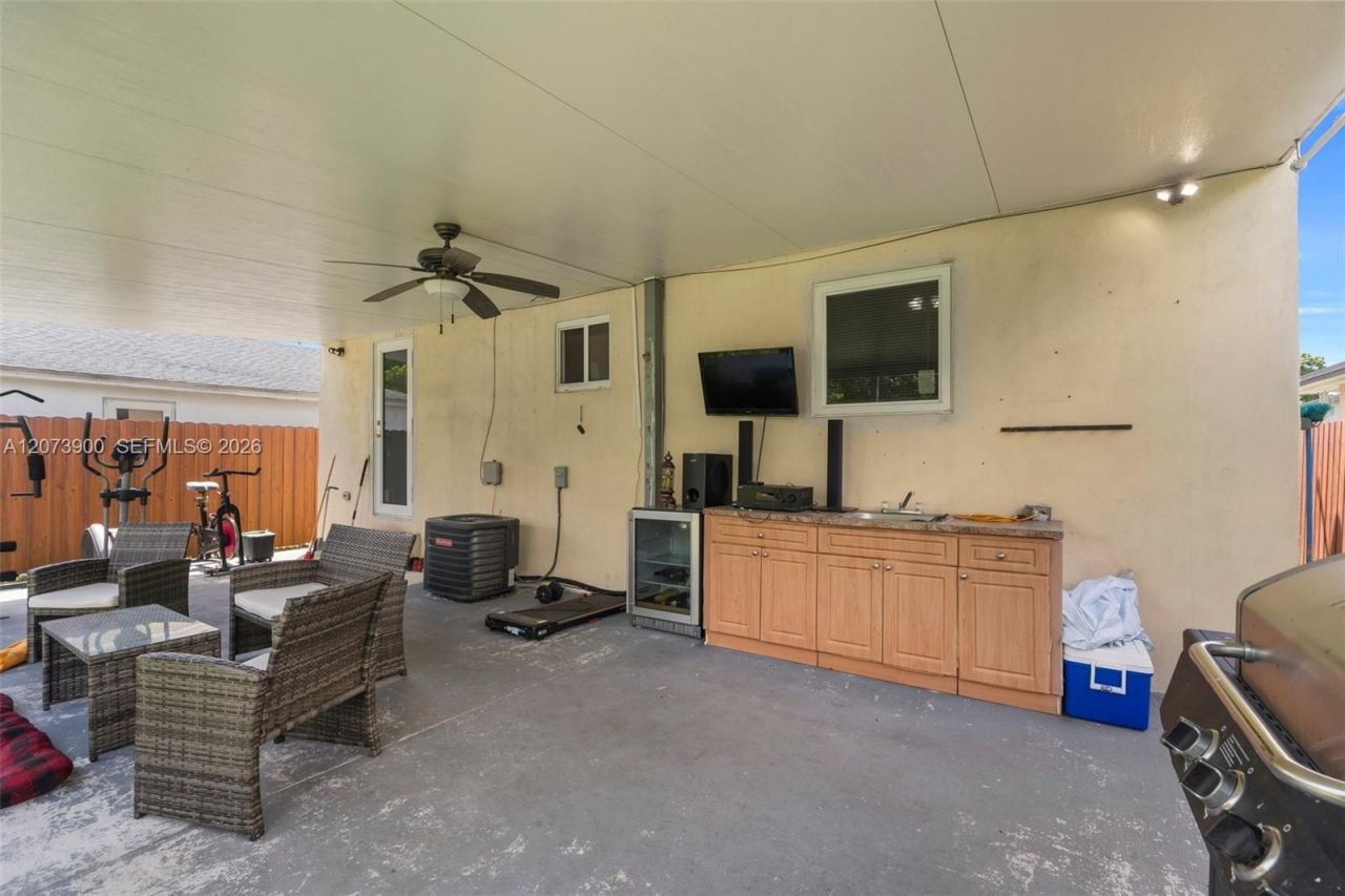 3073 NW 59th St, Miami, FL 33142 Photo