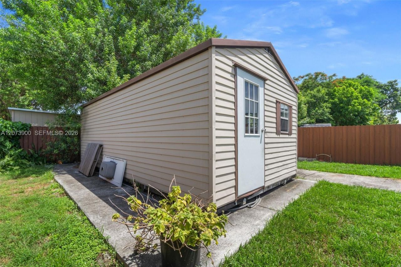 3073 NW 59th St, Miami, FL 33142 Photo