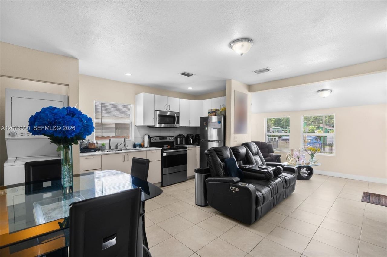 3073 NW 59th St, Miami, FL 33142 Photo