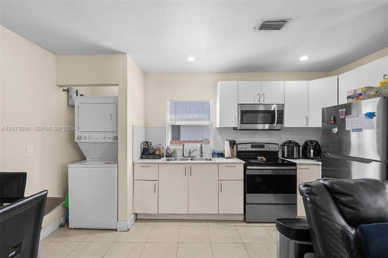 3073 NW 59th St, Miami, FL 33142 Photo