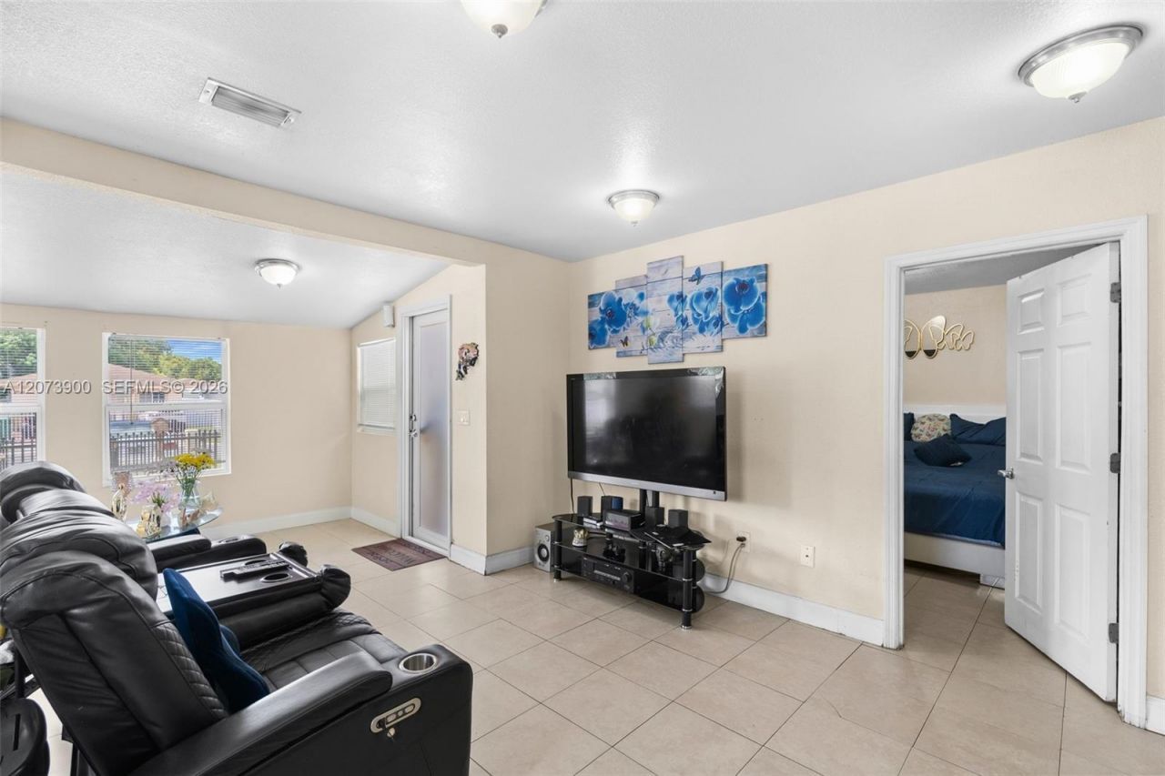 3073 NW 59th St, Miami, FL 33142 Photo