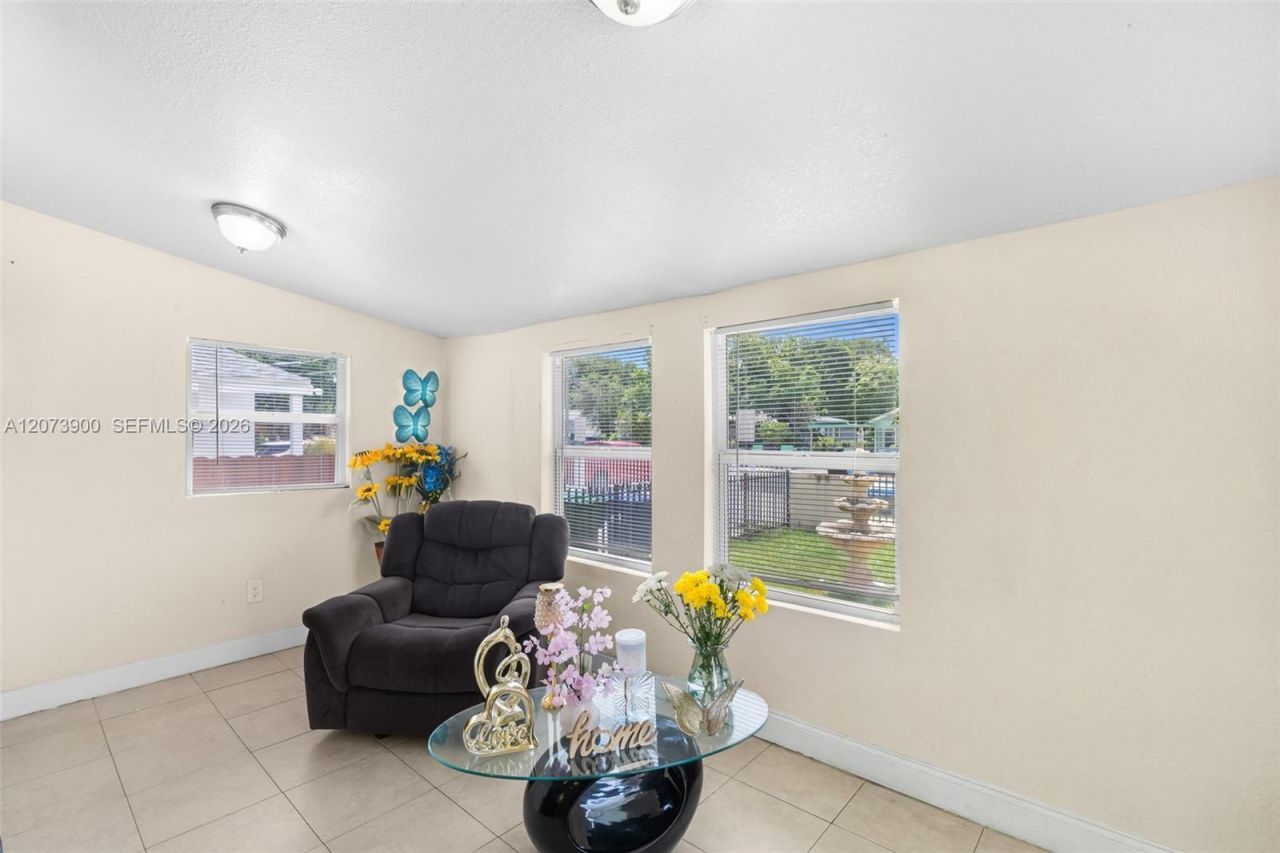 3073 NW 59th St, Miami, FL 33142 Photo